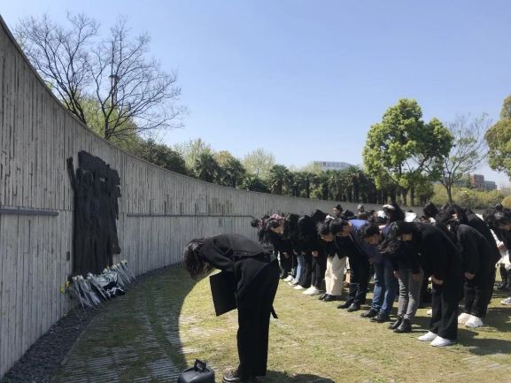 赓续红色基因追思革命先烈上海大学图书情报档案系开展清明祭英烈主题