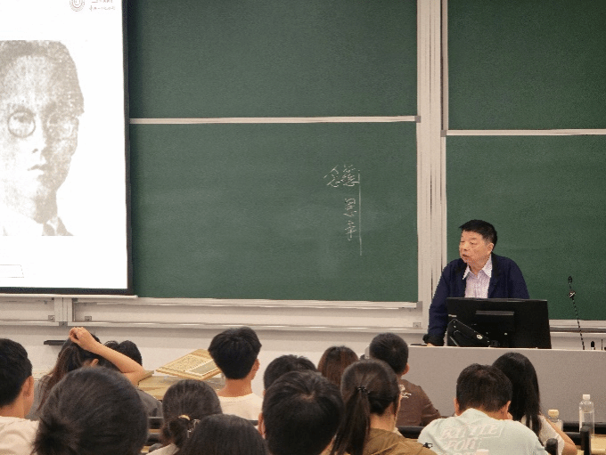 胡申生老师.png 胡申生老师.png