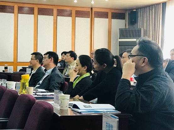 说明: E:\2019年各类培训班\上海市领导干部班\2019年下半年上海市领导干部专题研讨班（总第21期）\10月19日上课照片有关\几张新闻里用的\6.jpg