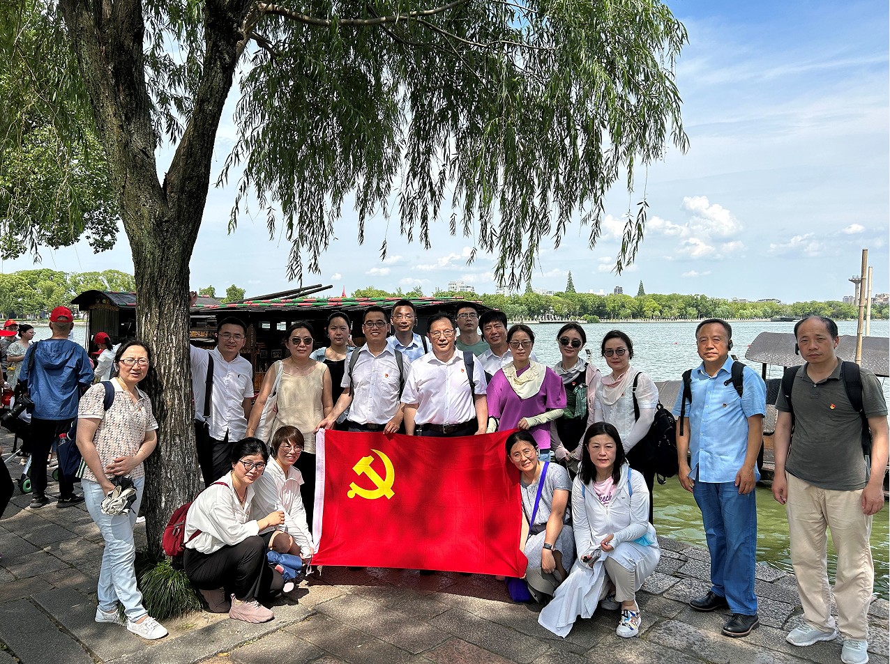 新时代“重走一大路” 传承红船精神——理学院党委中心组暨支部书记学习班开展主题党日活动-上海大学新闻网