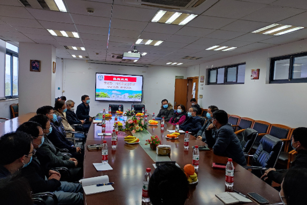 校领导赴管理学院亲切看望留校教师