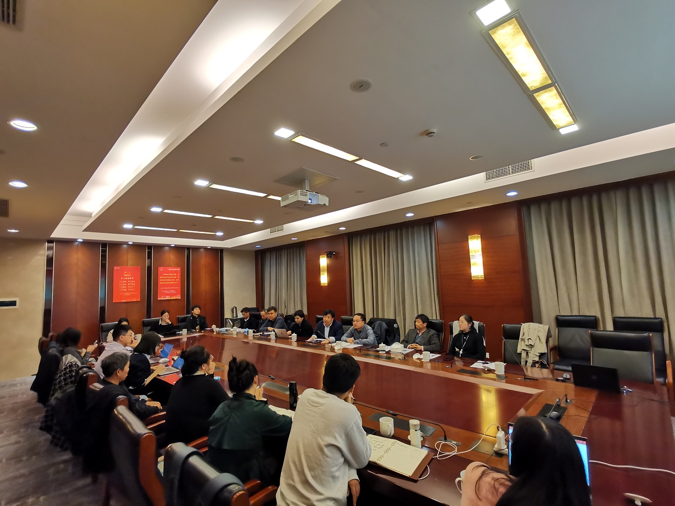 经济学院党委理论学习中心组开展党的二十大报告学习交流会-上海大学新闻网