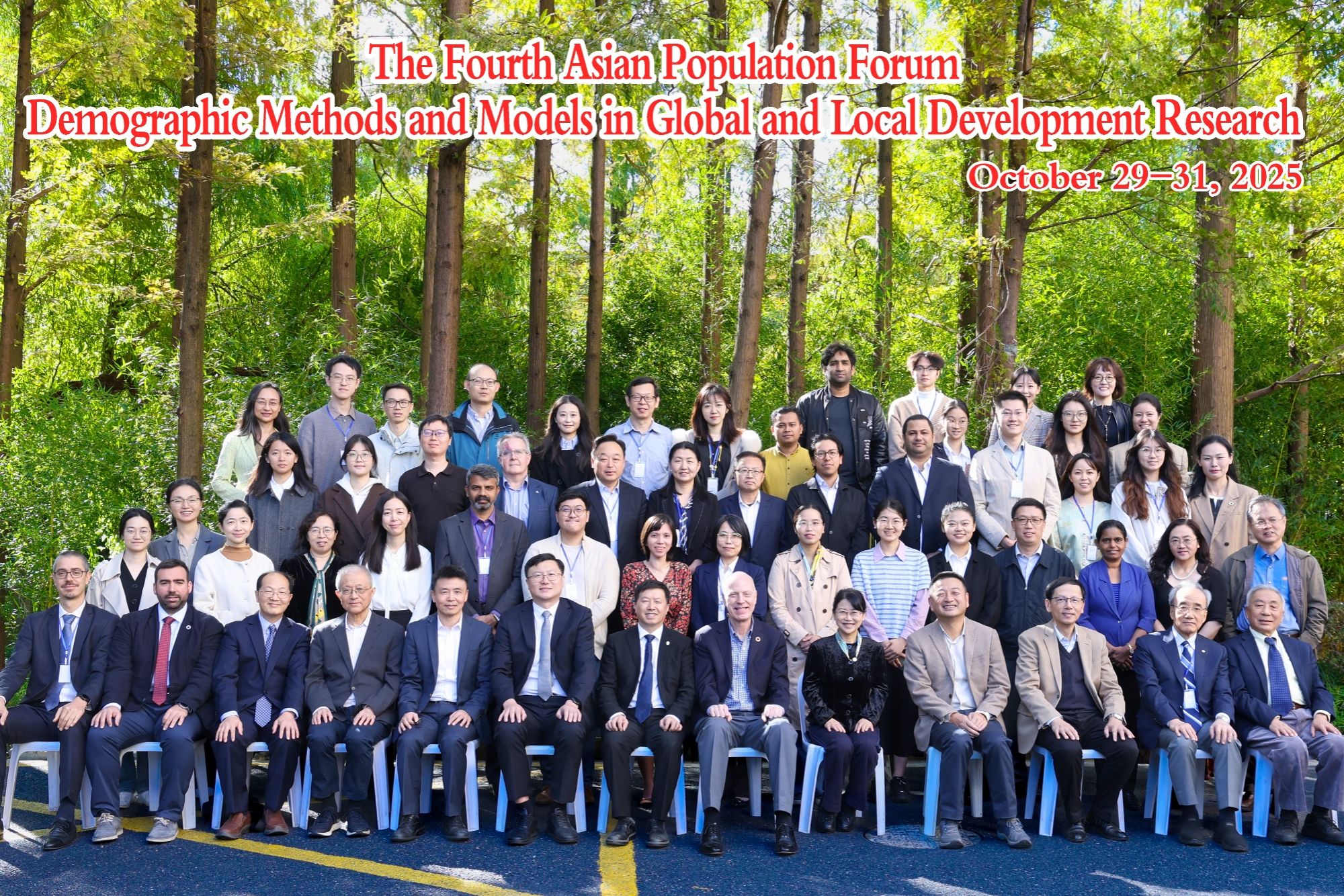 图1-乐乎门口合照.jpg 图1-乐乎门口合照.jpg